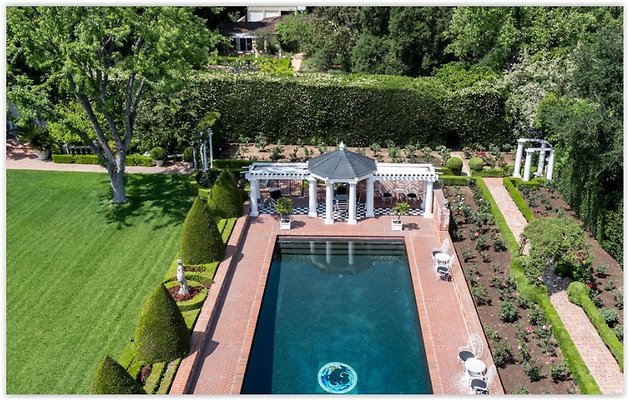 UNIVERSAL-C412-LA CO $-7