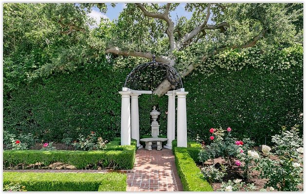 UNIVERSAL-C412-LA CO $-11