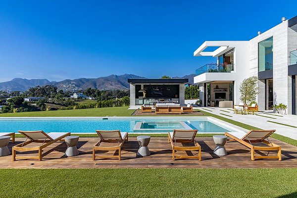 Cast 13662 - Malibu (file photos - not fully cleared) Cast 13662 - Malibu (file photos - not fully cleared)