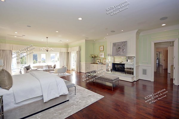 COLO2038 136 COLO2038 136