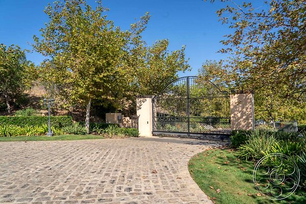 lakeside-mansion-120 lakeside-mansion-120