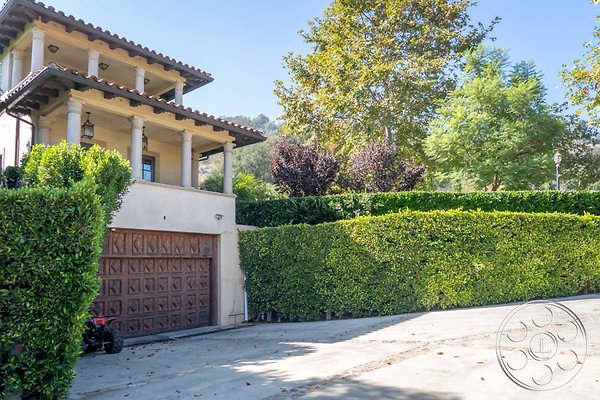 lakeside-mansion-112