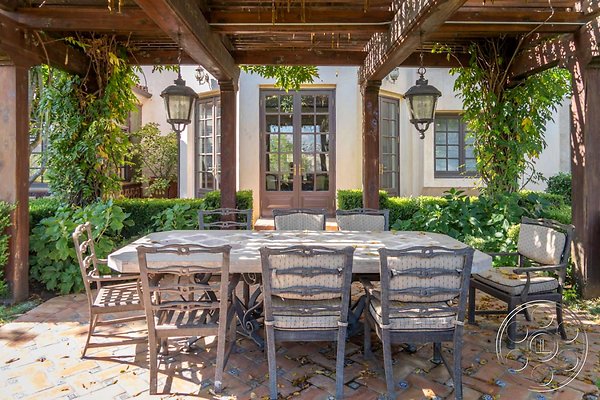 lakeside-mansion-110