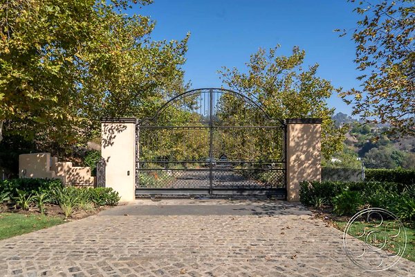 lakeside-mansion-121 lakeside-mansion-121