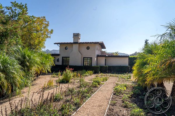 lakeside-mansion-102