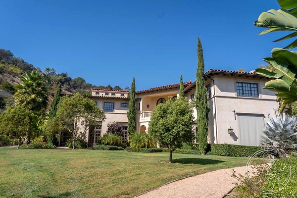 lakeside-mansion-104