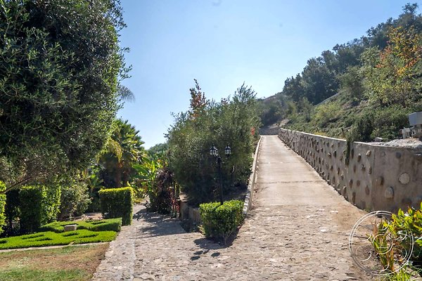 lakeside-mansion-116