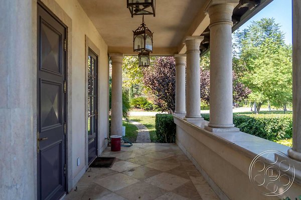 lakeside-mansion-111